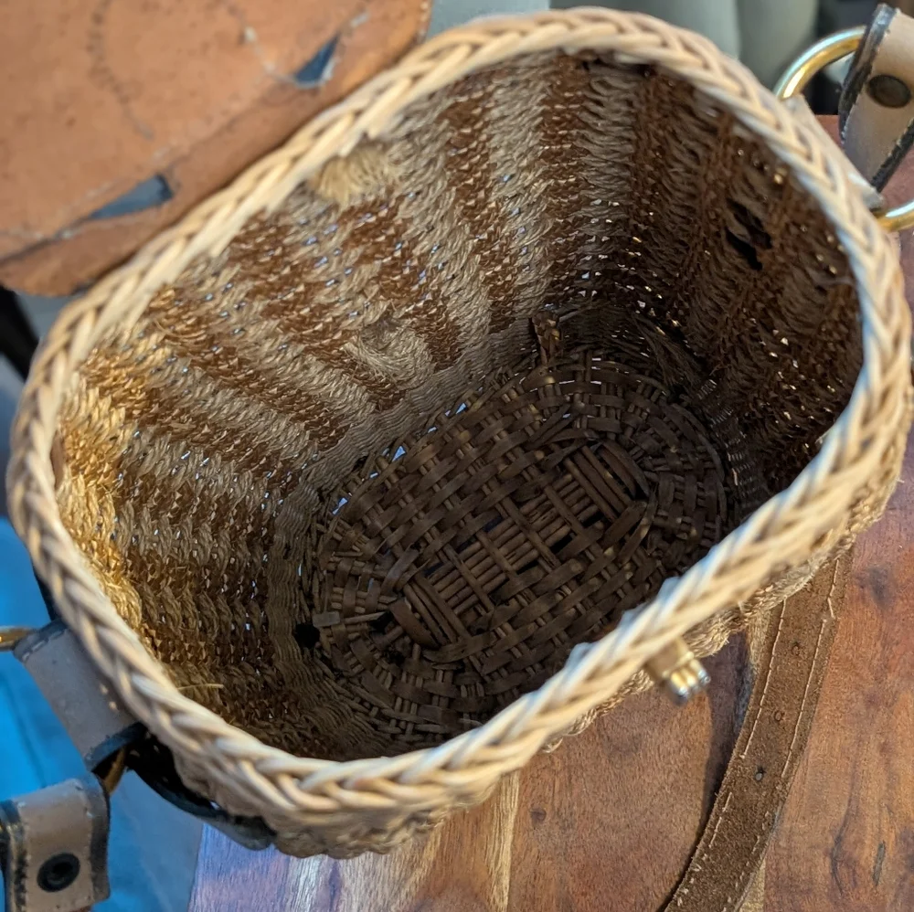 Vintage French woven basket purse or wine carrier with leather top and straps - Picture 7 of 7